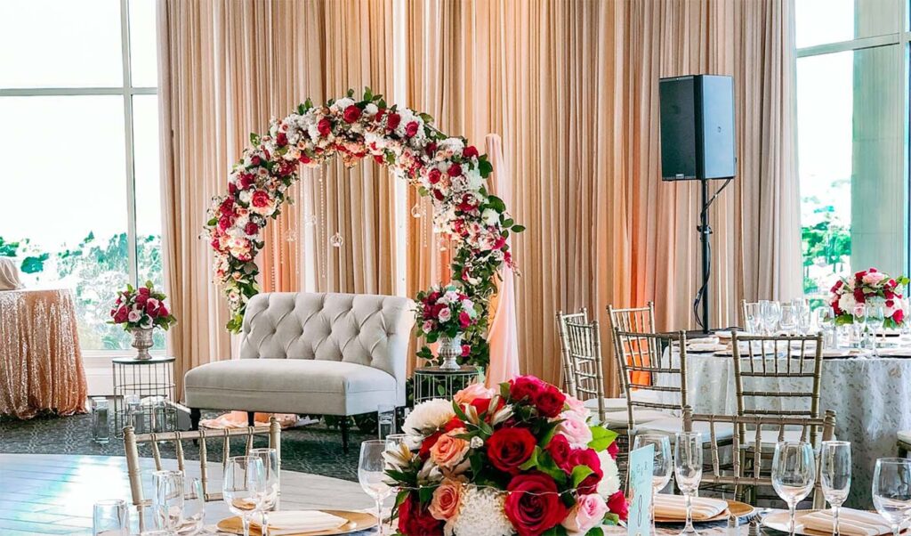 Fresh Floral Circle Arch Photo Seating