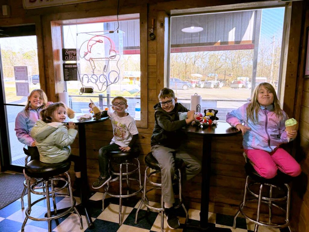 Kids eating at Northside Ice Cream