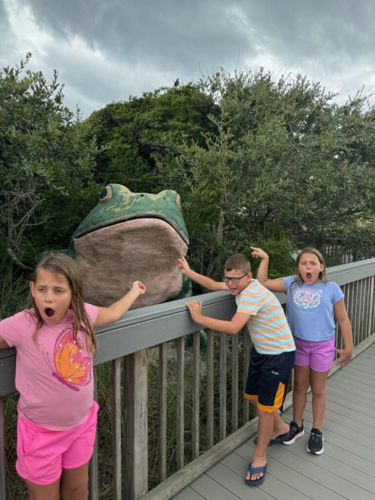 Gulfarium Frog Statute