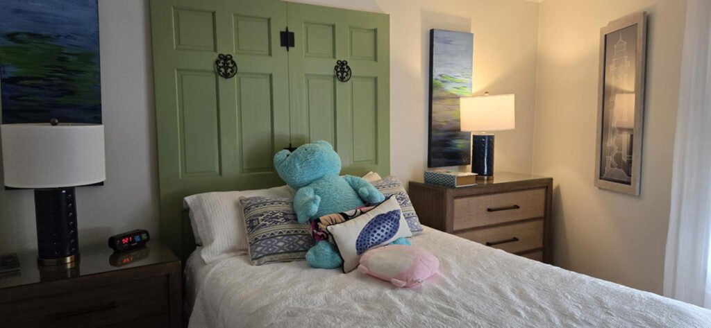 Emerald Seaz Queen Bed