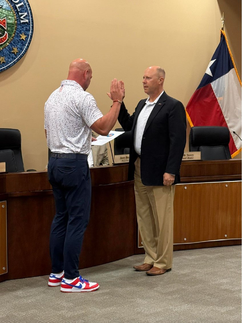Mayor Bryan McNeal swears in Dennis London