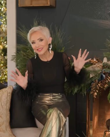 Rebecca Robeson Christmas Home Tour